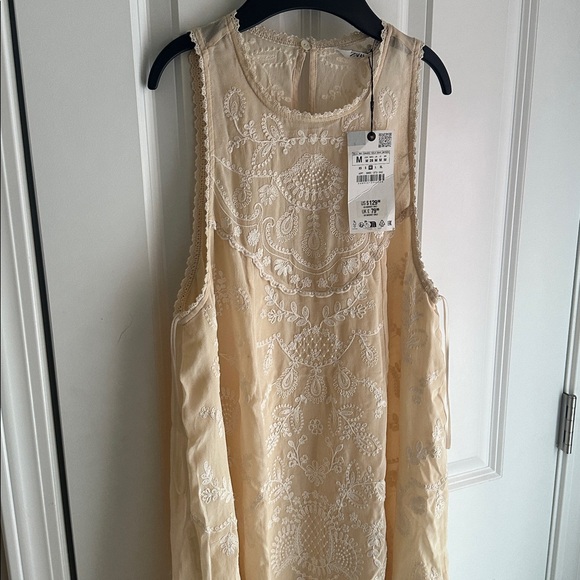 $129 ZARA 2024 ZW COLLECTION CONTRAST EMBROIDERY DRESS MEDIUM BEIGE 6895/073 - Picture 5 of 9